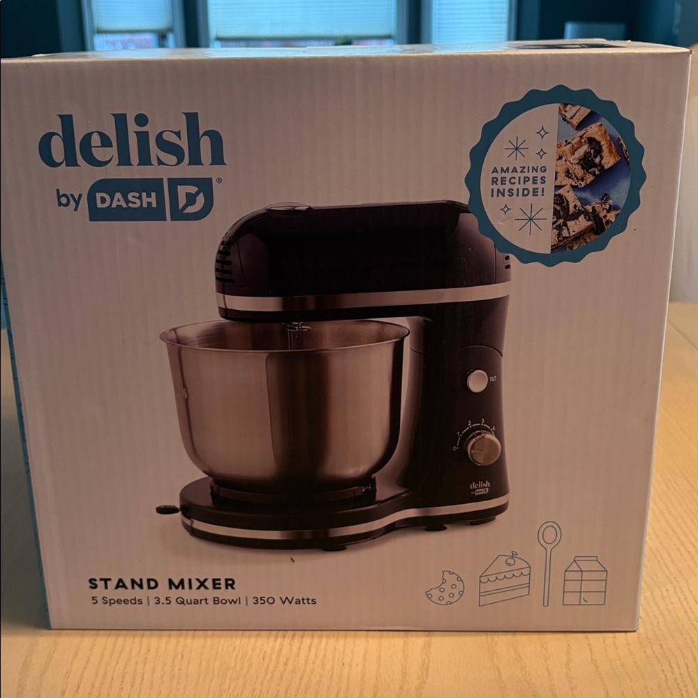 Delish by Dash Black Stand Mixer
NWT